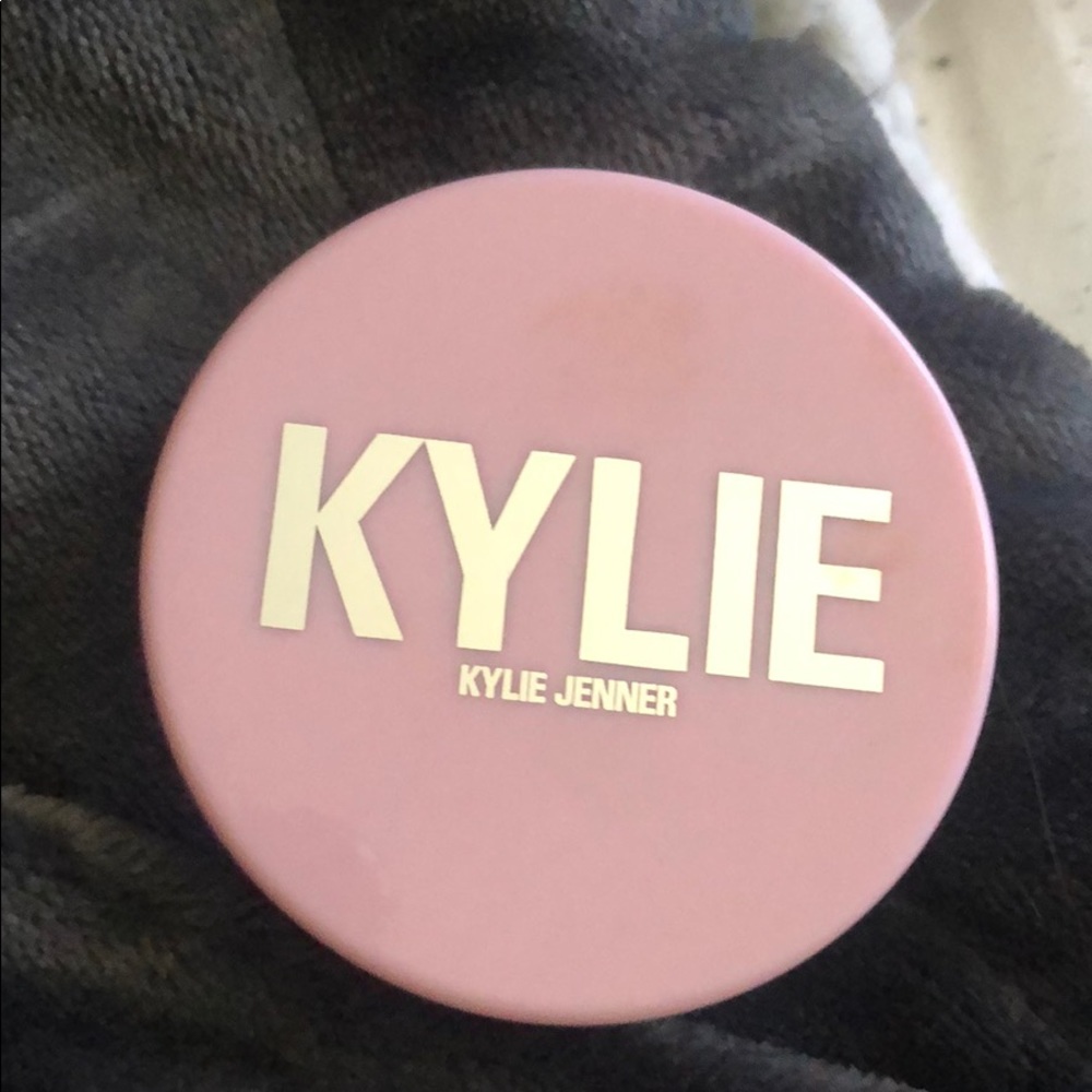 Kylie cosmetics setting powder